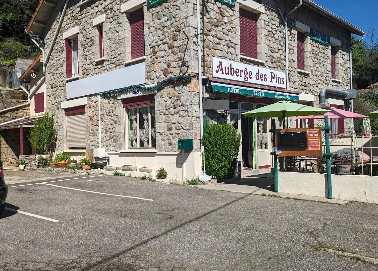 Auberge Des Pins contacts