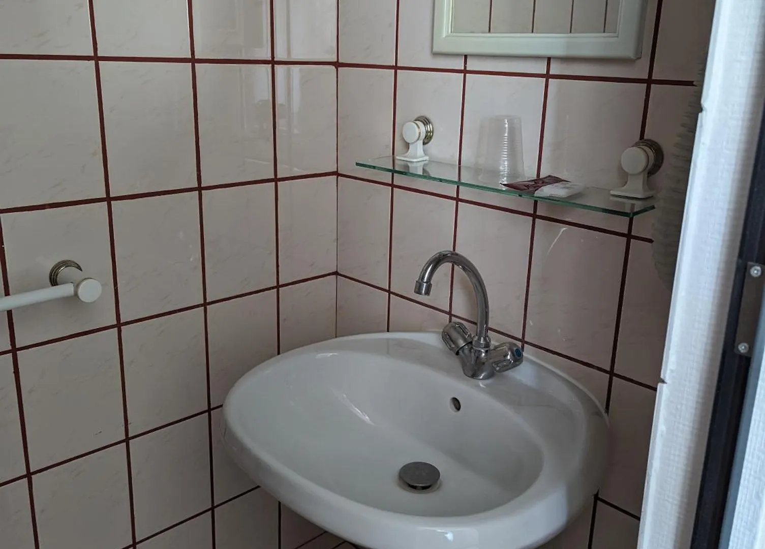 Auberge Des Pins Aubenas 2*,