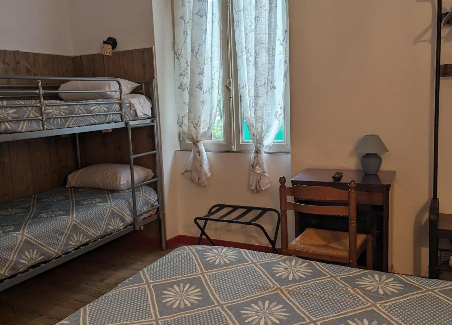 Auberge Des Pins Aubenas 2*,