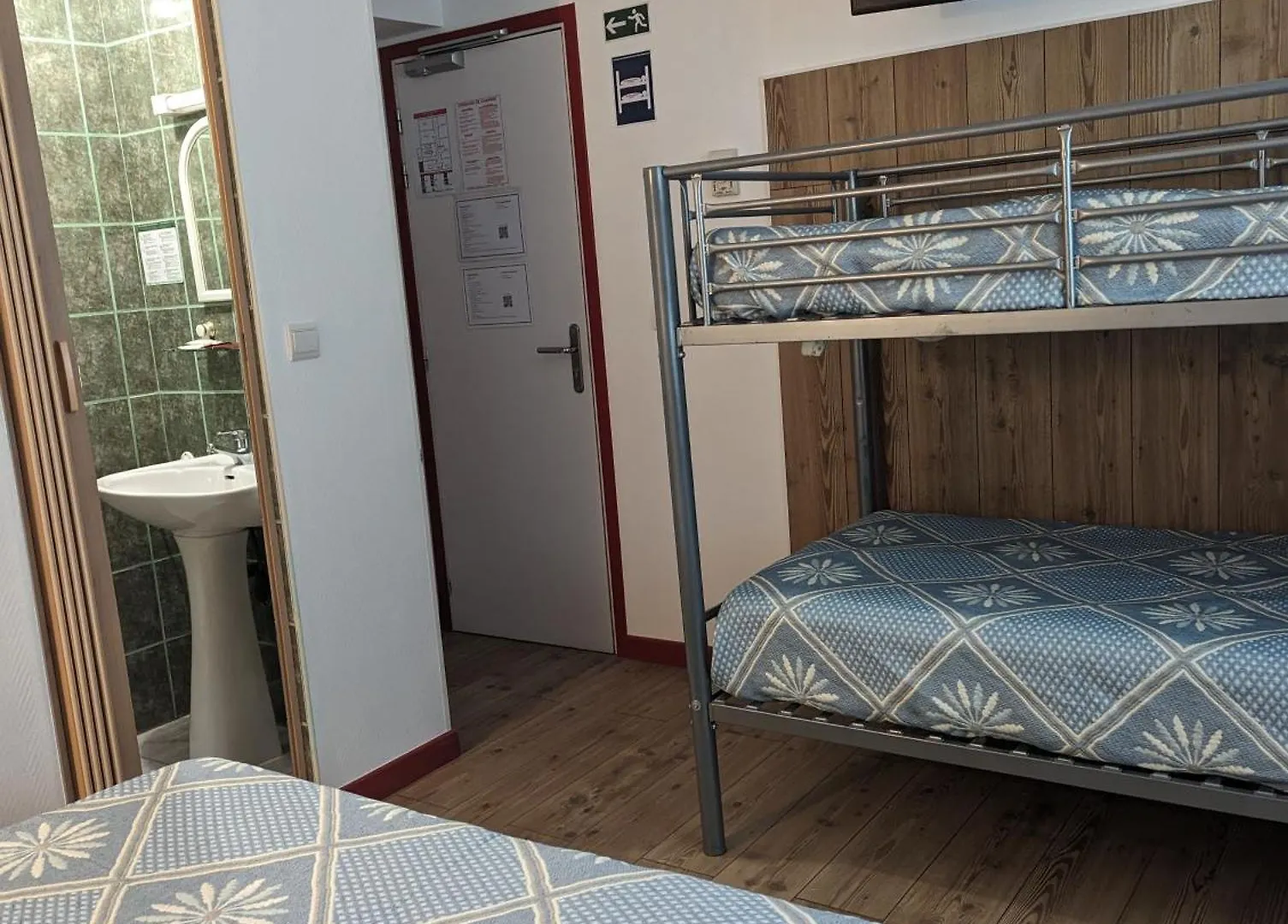 Auberge Des Pins Aubenas 2*,  France